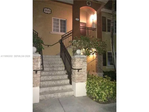 $2,000 | 935 Northeast 33rd Terrace, Unit 203, Homestead, FL 33033