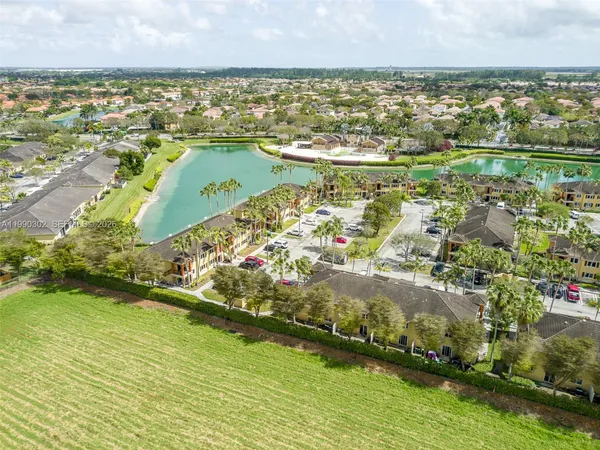 $2,000 | 935 Northeast 33rd Terrace, Unit 203, Homestead, FL 33033