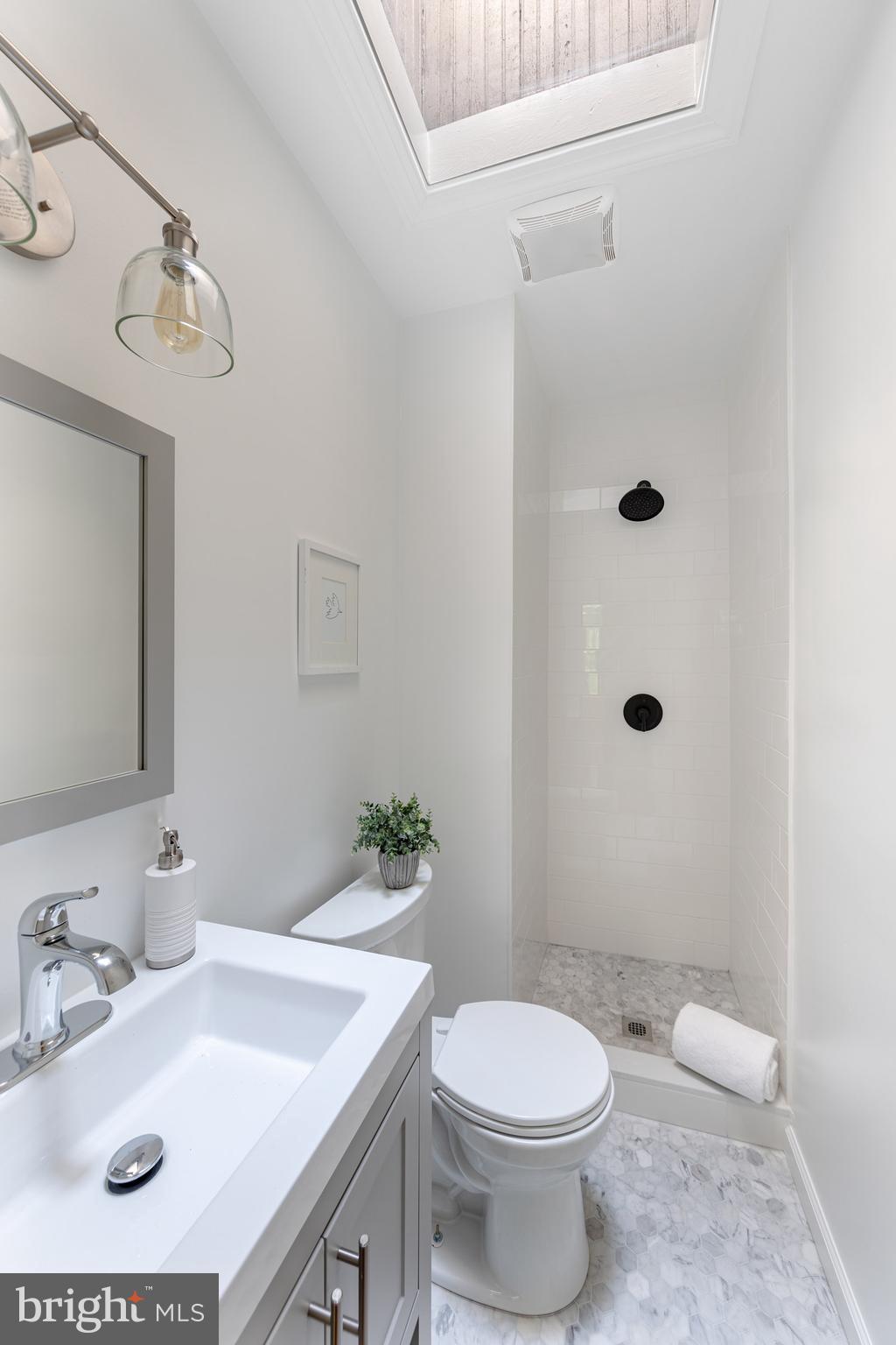 1918 Park Road Northwest Washington, DC 20010 - Photo 19 of 33 Owner's En Suite Bathroom