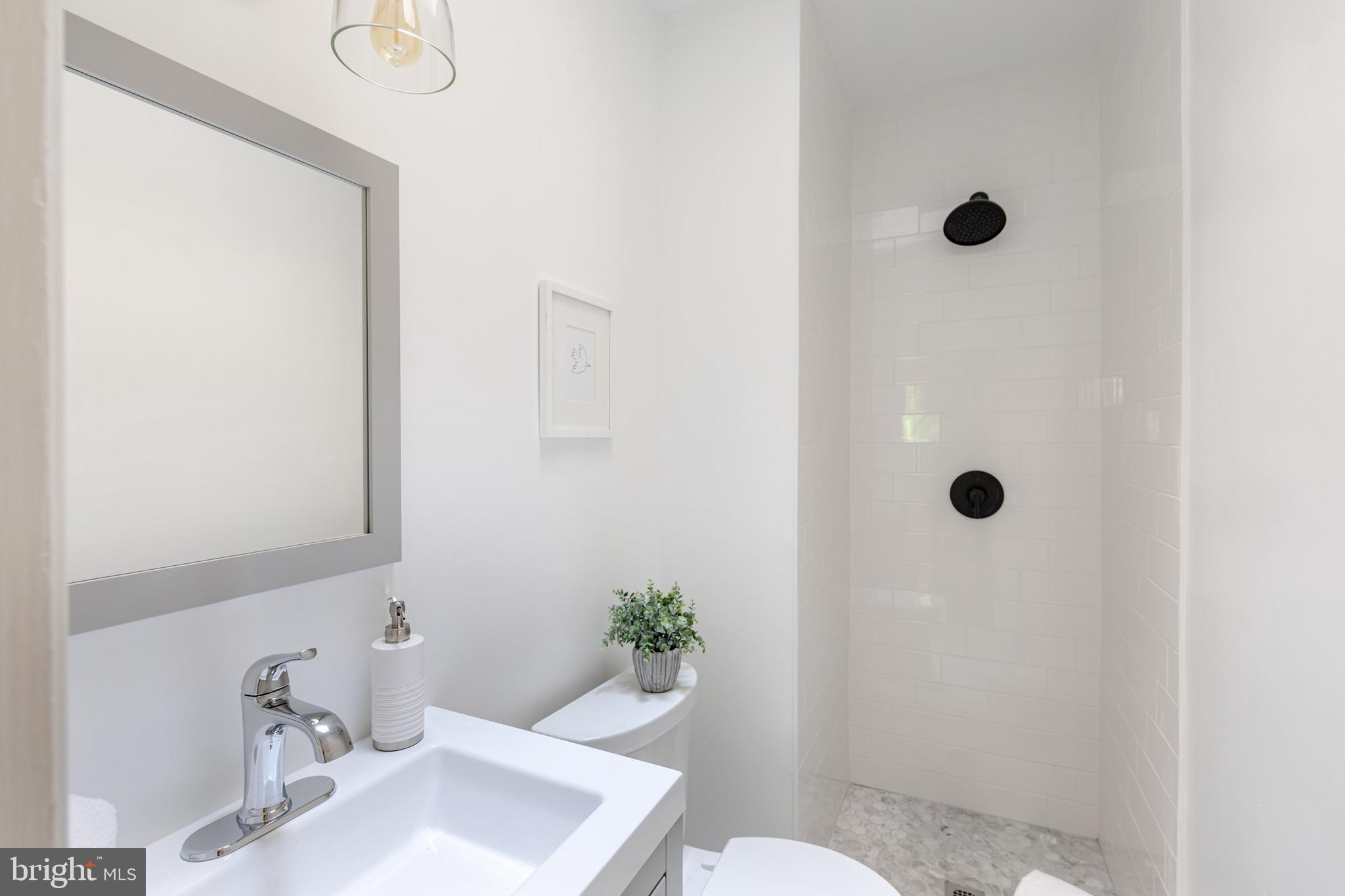 1918 Park Road Northwest Washington, DC 20010 - Photo 20 of 33 Owner's En Suite Bathroom