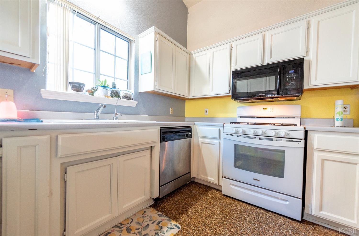 356 East Spring Lane Lemoore, CA 93245 - Photo 14 of 23 Gallery Image 14