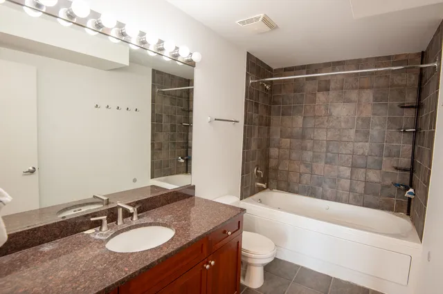 $2,900 | 1524 South Sangamon Street, Unit 412S, Chicago, IL 60608