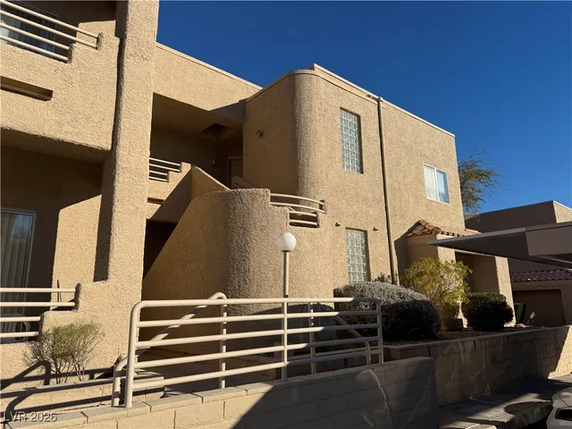 $173,900 | 2200 Highpointe Drive, Unit 202, Laughlin, NV 89029