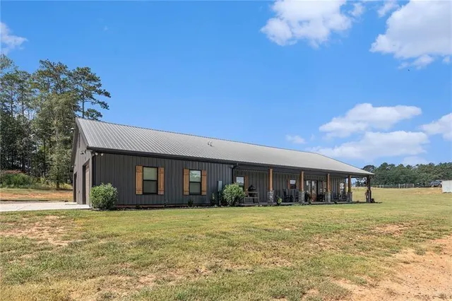 a view of a backyard with sitting area