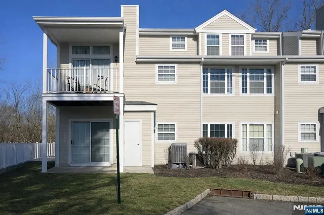 $2,550 | 1023 Castle Road, Mahwah, NJ 07430