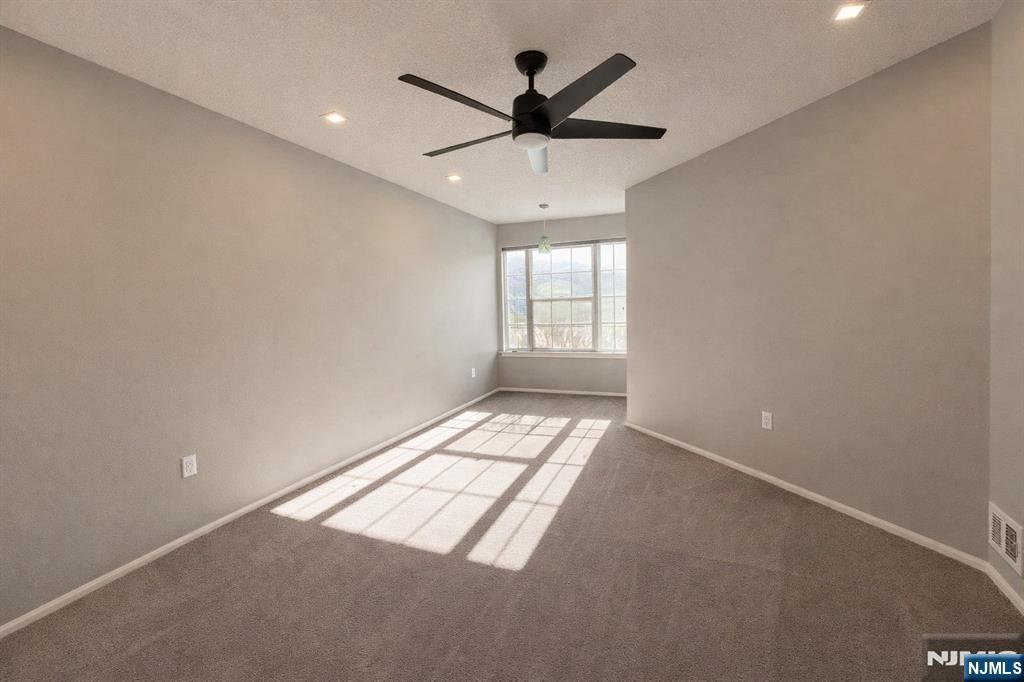 1023 Castle Road Mahwah, NJ 07430 - Photo 13 of 15