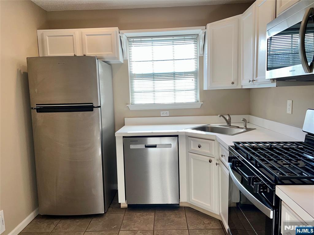 1023 Castle Road Mahwah, NJ 07430 - Photo 8 of 15