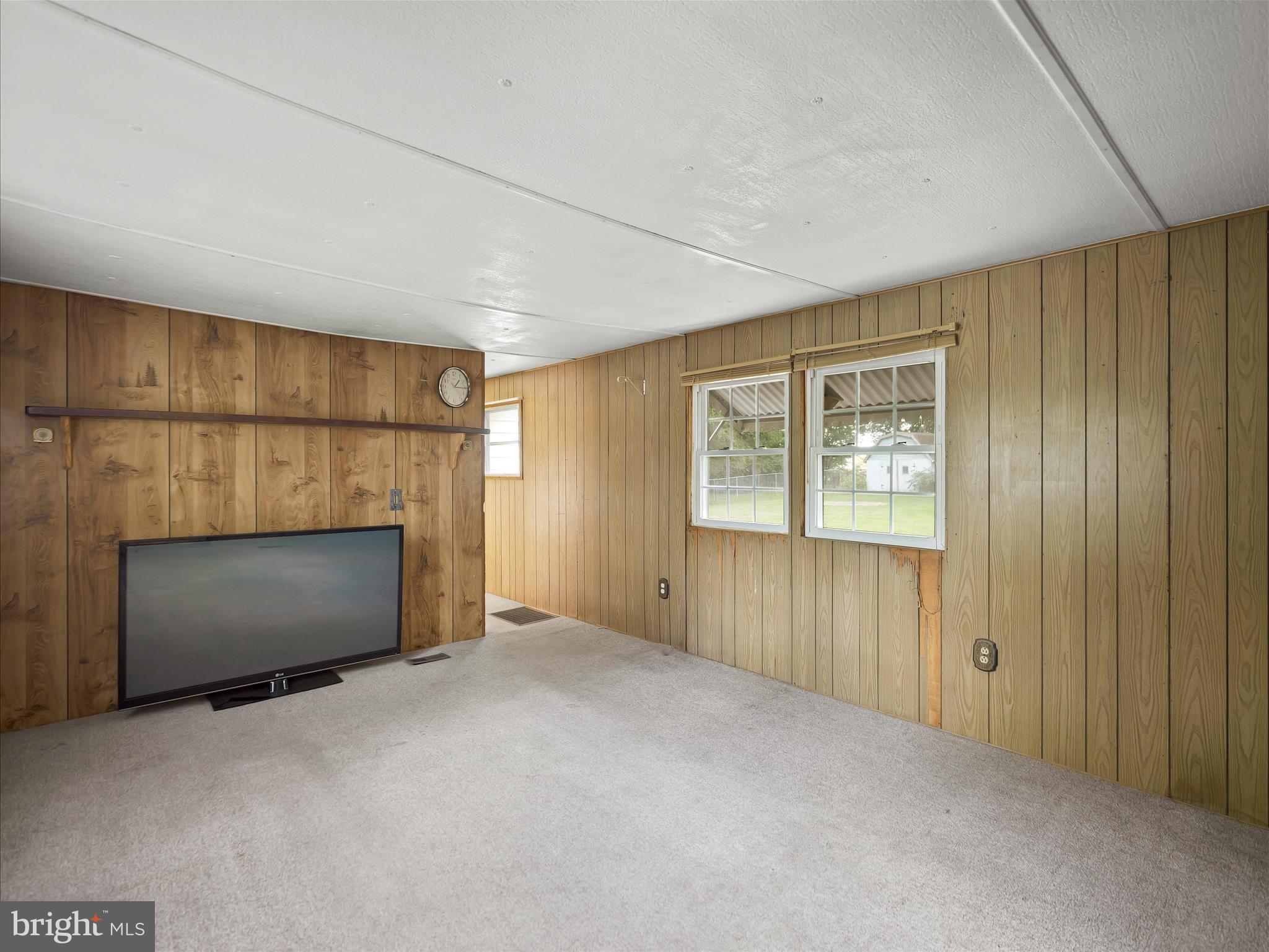 1284 State Line Road Waynesboro, PA 17268 - Photo 13 of 31 Living Room