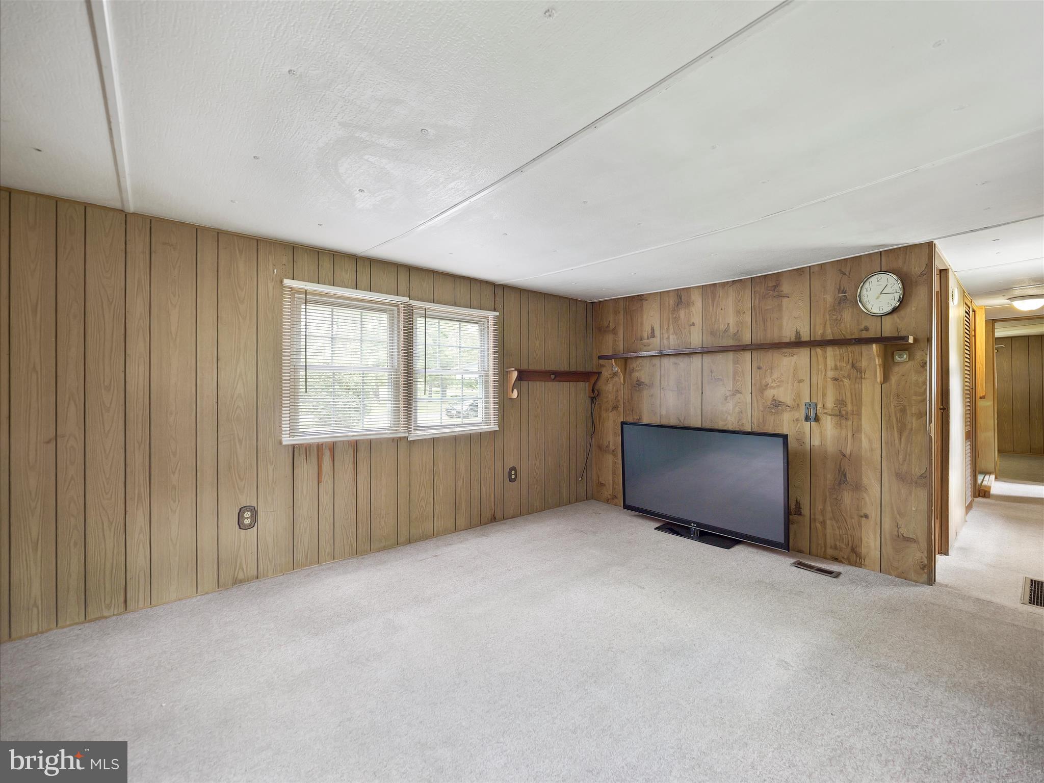 1284 State Line Road Waynesboro, PA 17268 - Photo 15 of 31 Living Room