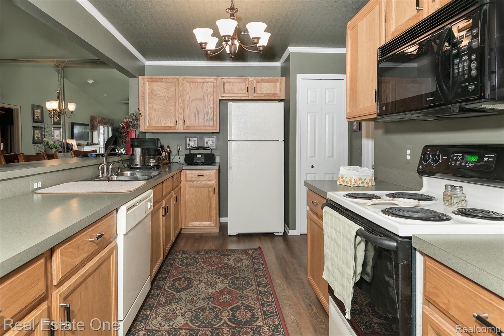 46116 Rhodes Drive Macomb, MI 48044 - Photo 12 of 27 Rhodes-12.jpg