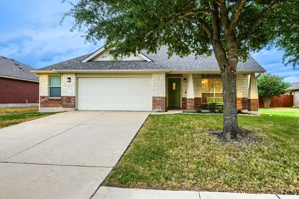 $2,400 | 18717 Royal Pointe Drive, Pflugerville, TX 78660