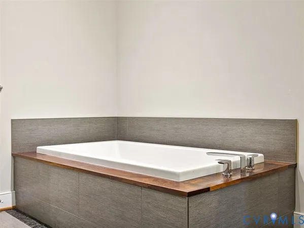 $2,950 | 105 East Broad Street, Unit 2B, Richmond, VA 23219