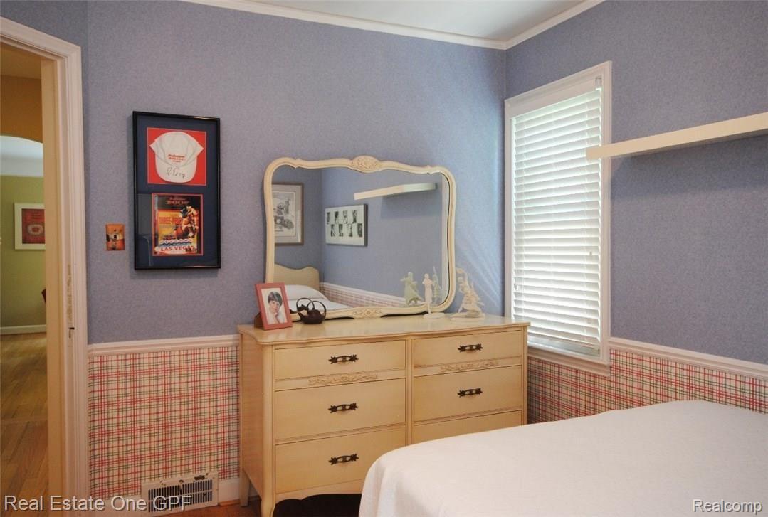 1325 Roslyn Road Grosse Pointe, MI 48236 - Photo 12 of 33 DSC_3764.jpg
