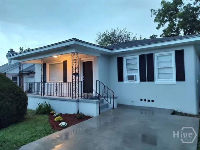 $1,900 | 1104 West Victory Drive, Savannah, GA 31405