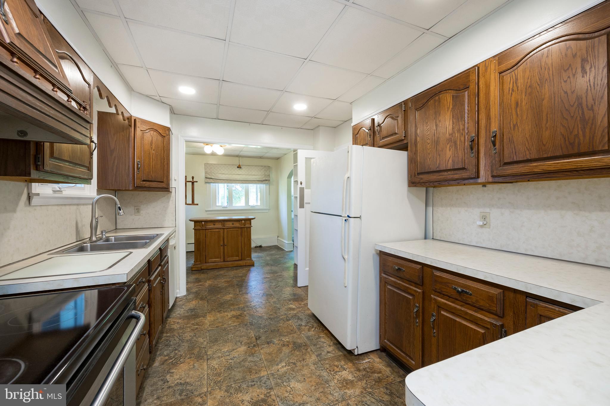 539 Beverly Boulevard Upper Darby, PA 19082 - Photo 10 of 33