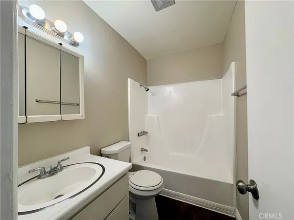 $2,200 | 1452 3rd Street, Unit 6, La Verne, CA 91750