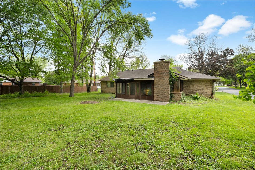 7225 Garber Road Clayton, OH 45415 - Photo 31 of 33 This residence offers a tranquil retreat with a spacious yard and inviting patio area.