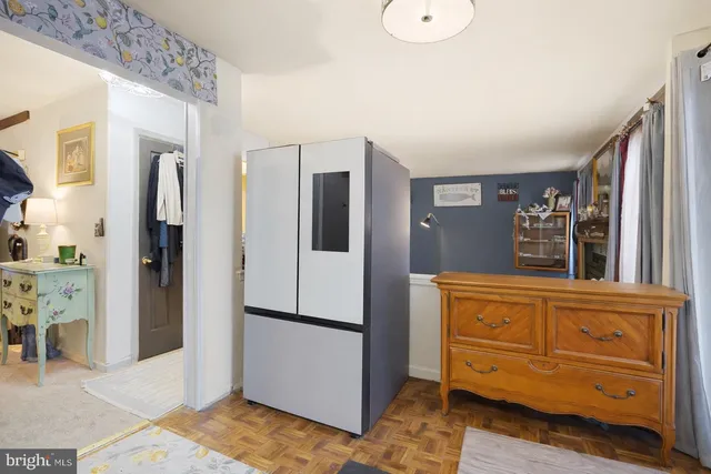 a view of a livingroom with furniture and a ceiling fan