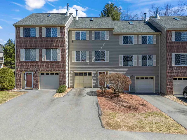 $375,000 | 5 Lynn Drive, Merrimack, NH 03054