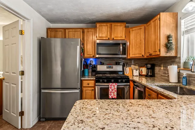 $375,000 | 5 Lynn Drive, Merrimack, NH 03054