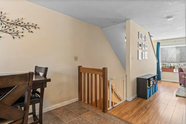 $375,000 | 5 Lynn Drive, Merrimack, NH 03054