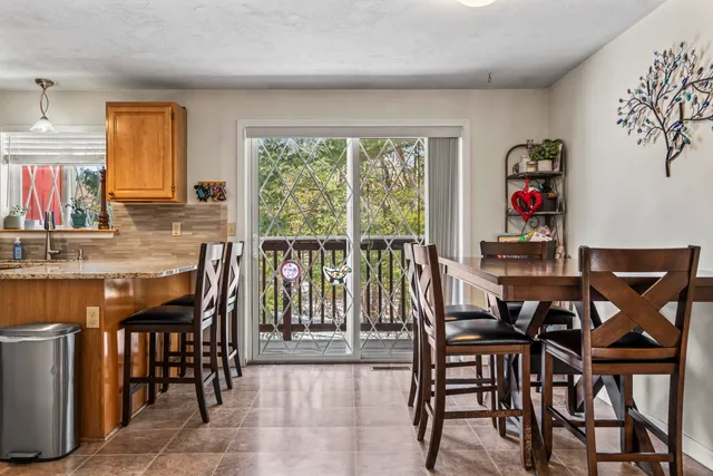 $375,000 | 5 Lynn Drive, Merrimack, NH 03054