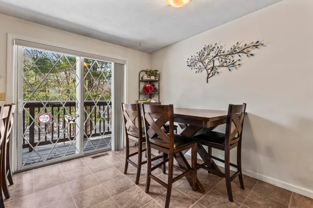 $375,000 | 5 Lynn Drive, Merrimack, NH 03054