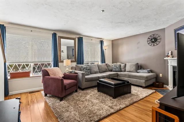 $375,000 | 5 Lynn Drive, Merrimack, NH 03054