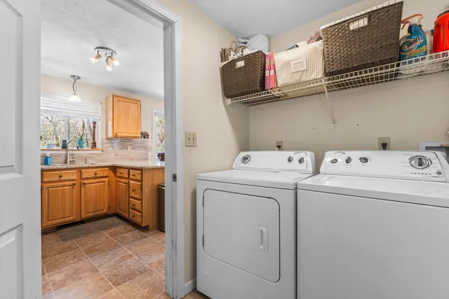 $375,000 | 5 Lynn Drive, Merrimack, NH 03054