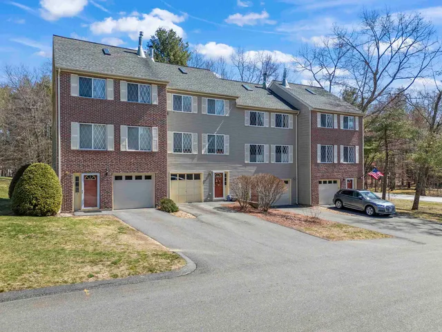 $375,000 | 5 Lynn Drive, Merrimack, NH 03054