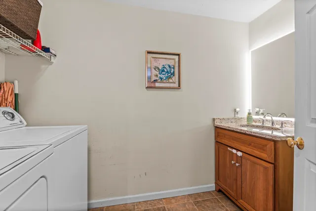 $375,000 | 5 Lynn Drive, Merrimack, NH 03054