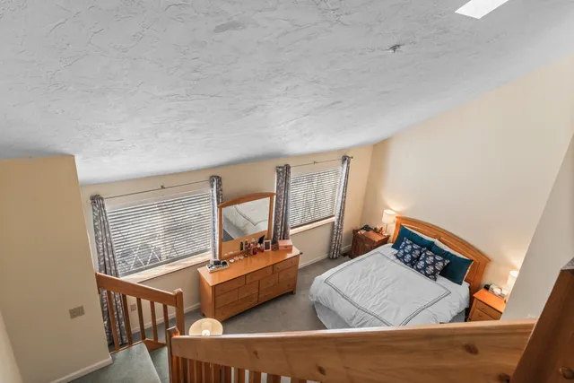 $375,000 | 5 Lynn Drive, Merrimack, NH 03054