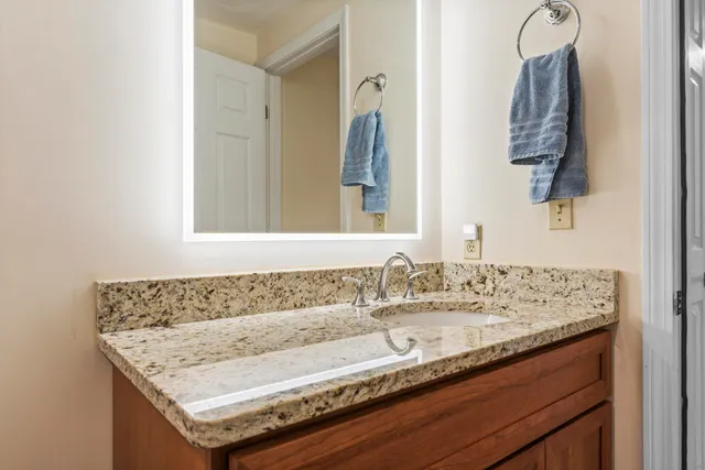 $375,000 | 5 Lynn Drive, Merrimack, NH 03054