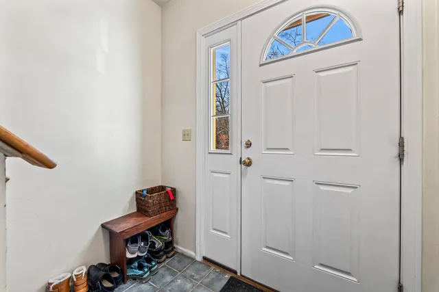 $375,000 | 5 Lynn Drive, Merrimack, NH 03054