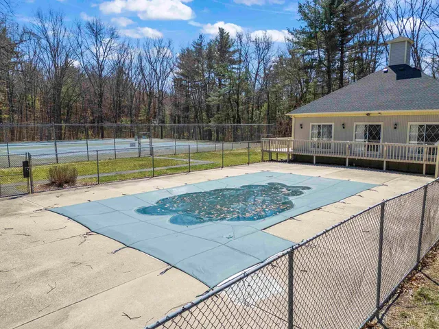 $375,000 | 5 Lynn Drive, Merrimack, NH 03054