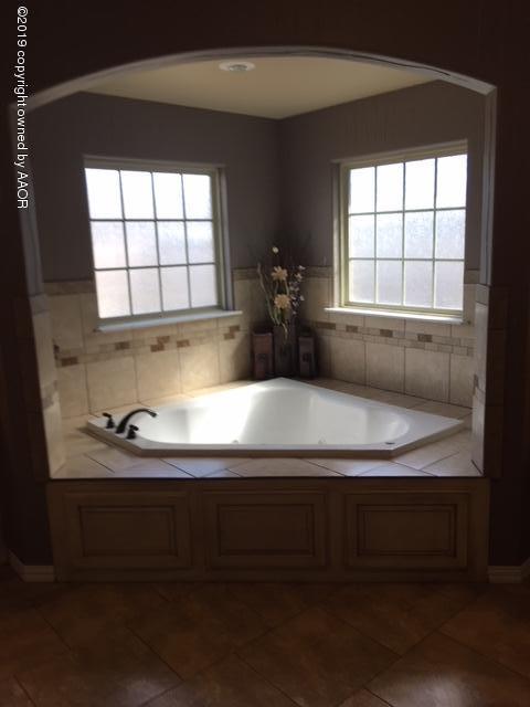 7303 Rochester Drive Amarillo, TX 79118 - Photo 11 of 20 a bathroom with a sink and a bathtub