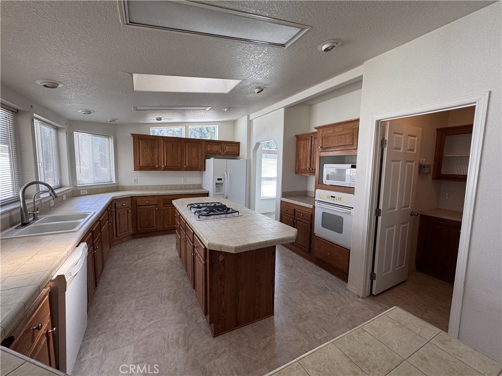 26362 Community Boulevard Barstow, CA 92311 - Photo 9 of 34 Walk in pantry to the right