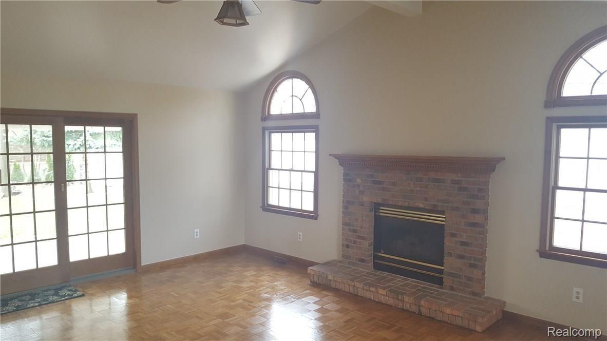 2355 Highfield Road Waterford, MI 48329 - Photo 8 of 47 highfield (35).jpg