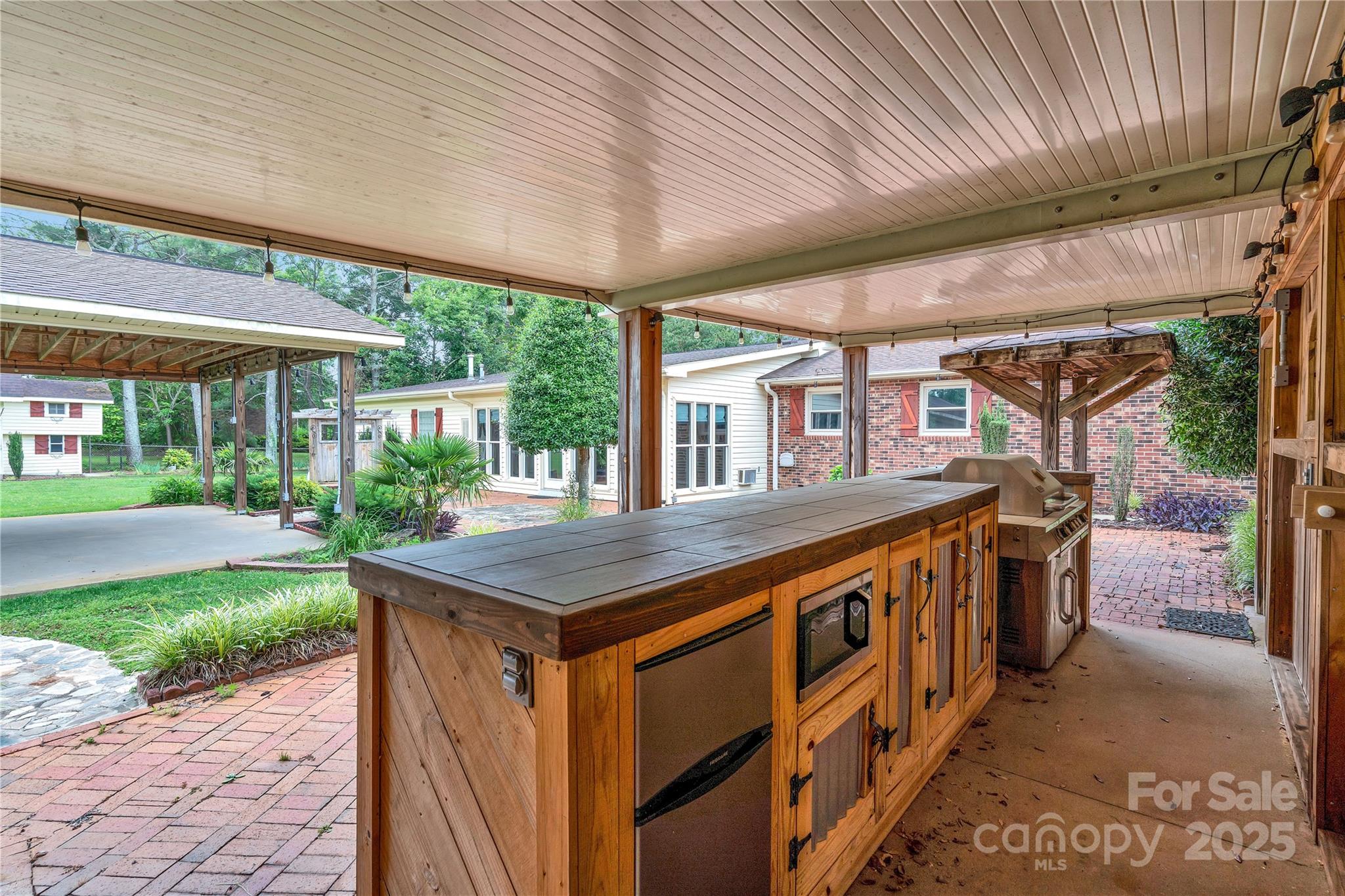 268 State Rd S-42-4322 Chesnee, SC 29323 - Photo 22 of 44 a kitchen that has a table and chairs in it