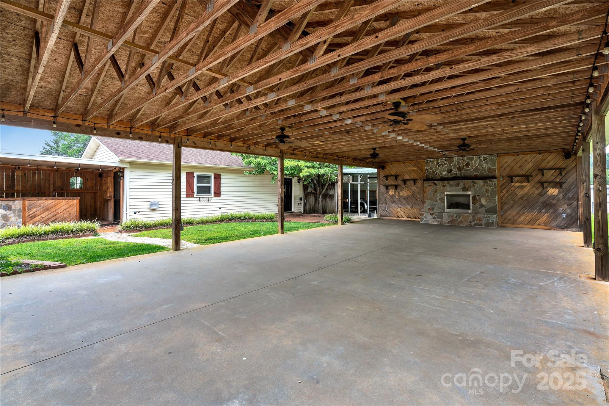 268 State Rd S-42-4322 Chesnee, SC 29323 - Photo 23 of 44 a view of a room with garage