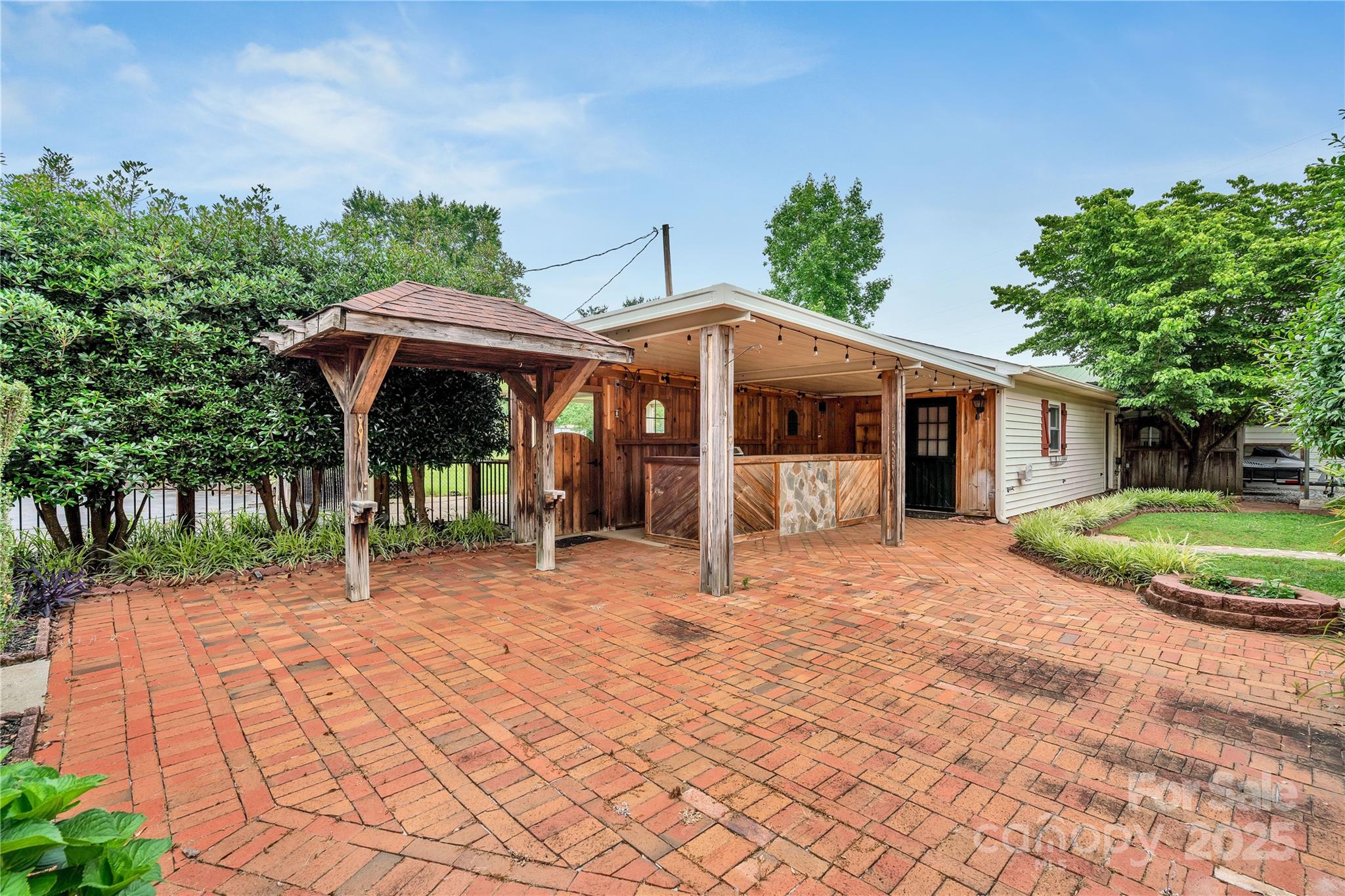 268 State Rd S-42-4322 Chesnee, SC 29323 - Photo 24 of 44 a front view of a house with garden