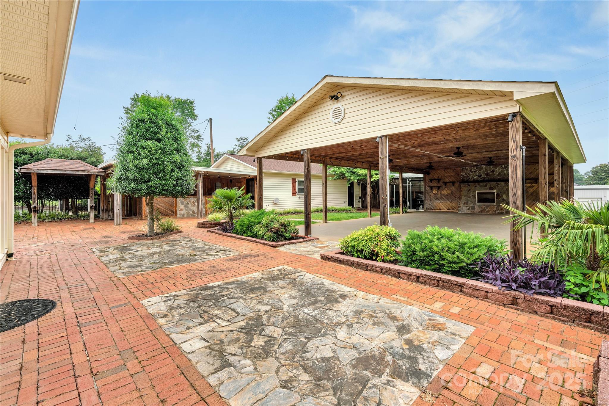 268 State Rd S-42-4322 Chesnee, SC 29323 - Photo 32 of 44 a front view of house with yard