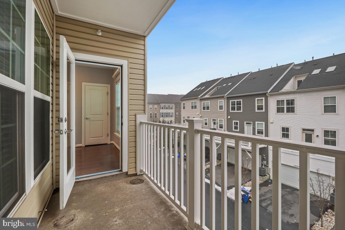 23517 Public House Road, Unit H Clarksburg, MD 20871 - Photo 27 of 49 Balcony