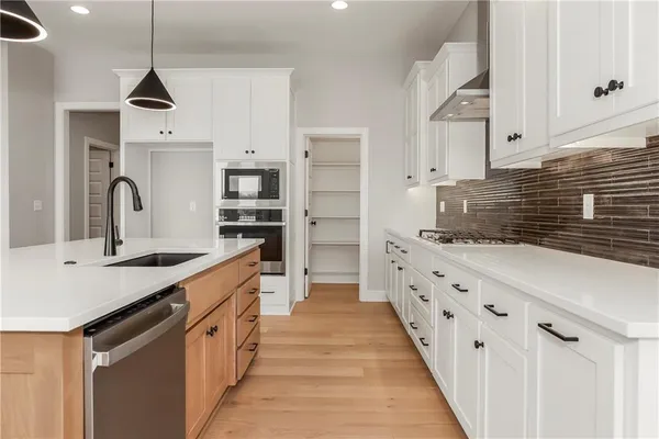 $609,950 | 16983 South Cheshire Street, Olathe, KS 66062