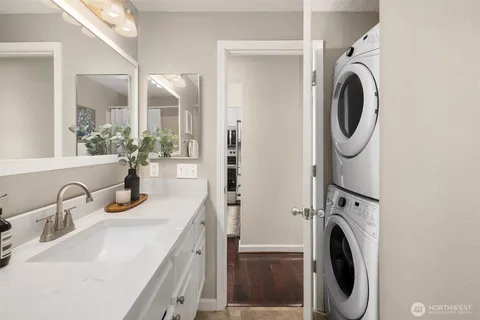 $625,000 | 12010 98th Avenue Northeast, Unit 307, Kirkland, WA 98034