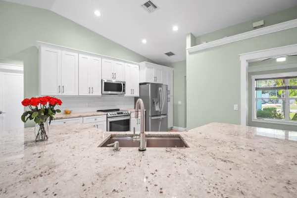 $3,200 | 3013 Jefferson Street, Stuart, FL 34997