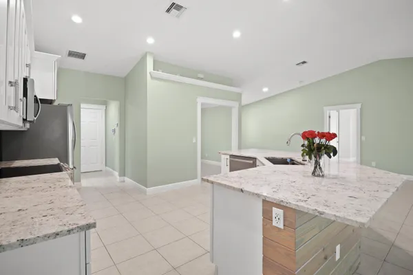 $3,200 | 3013 Jefferson Street, Stuart, FL 34997