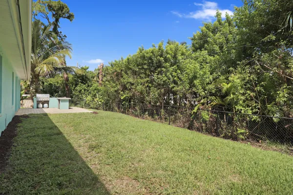 $3,200 | 3013 Jefferson Street, Stuart, FL 34997
