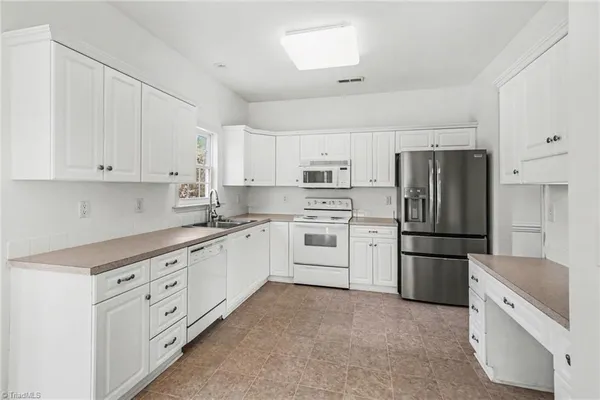 $337,000 | 100 Kirkleigh Court, King, NC 27021