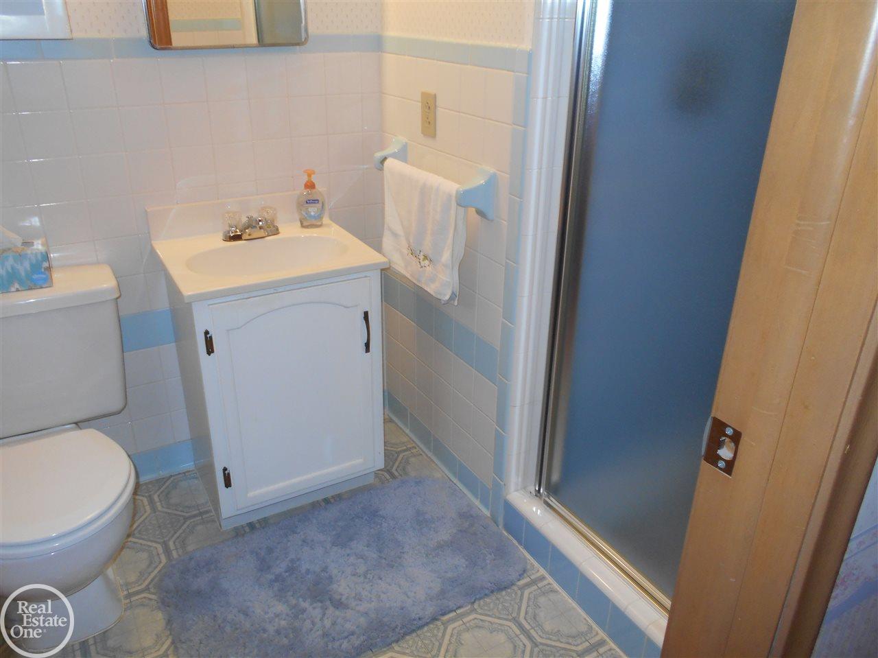 2023 Avoncrest Drive Rochester, MI 48309 - Photo 13 of 19 31380946-12.JPG